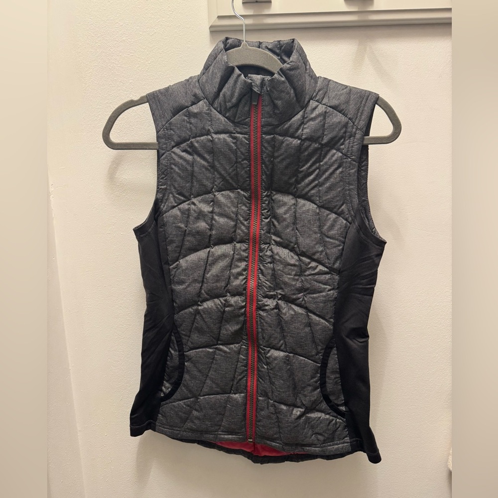 EUC Gray and Black Quilted Vest with Red Zipper Size XS